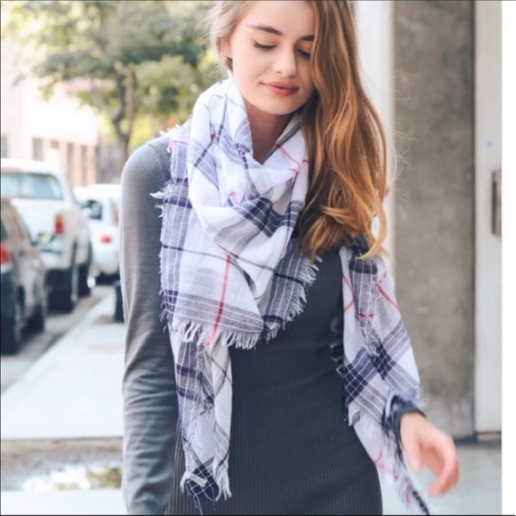 Lightweight blanket scarf - Picture 1 of 4